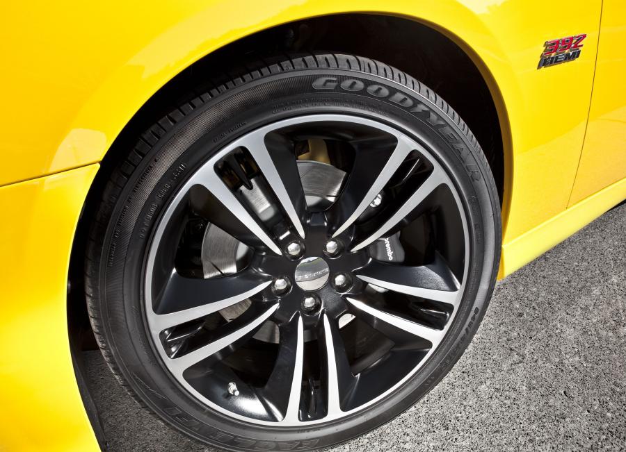  Dodge Charger SRT8 Super Bee 2012 года  (фото 9 из 39)